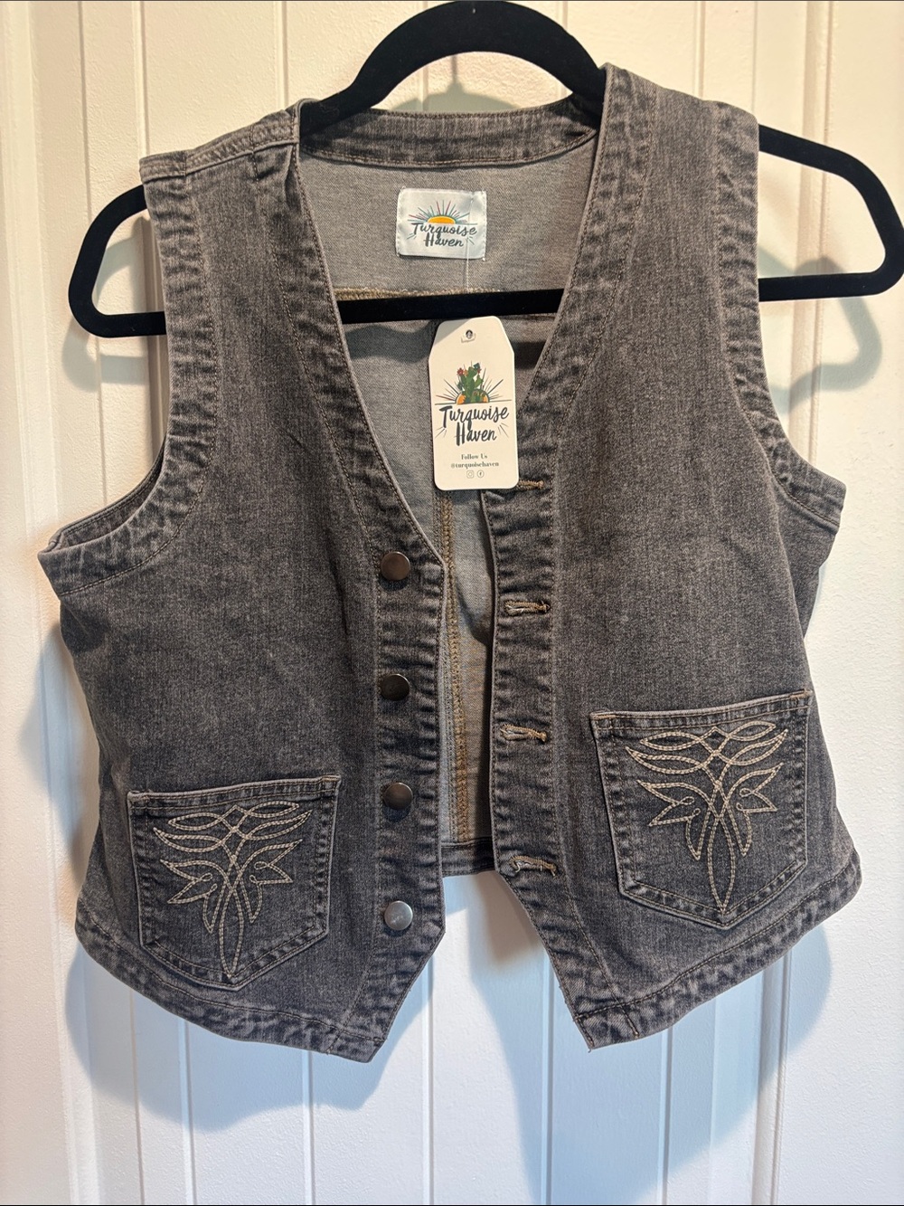 Turquoise Haven Women's Gray Denim Embroidered Pocket Vest